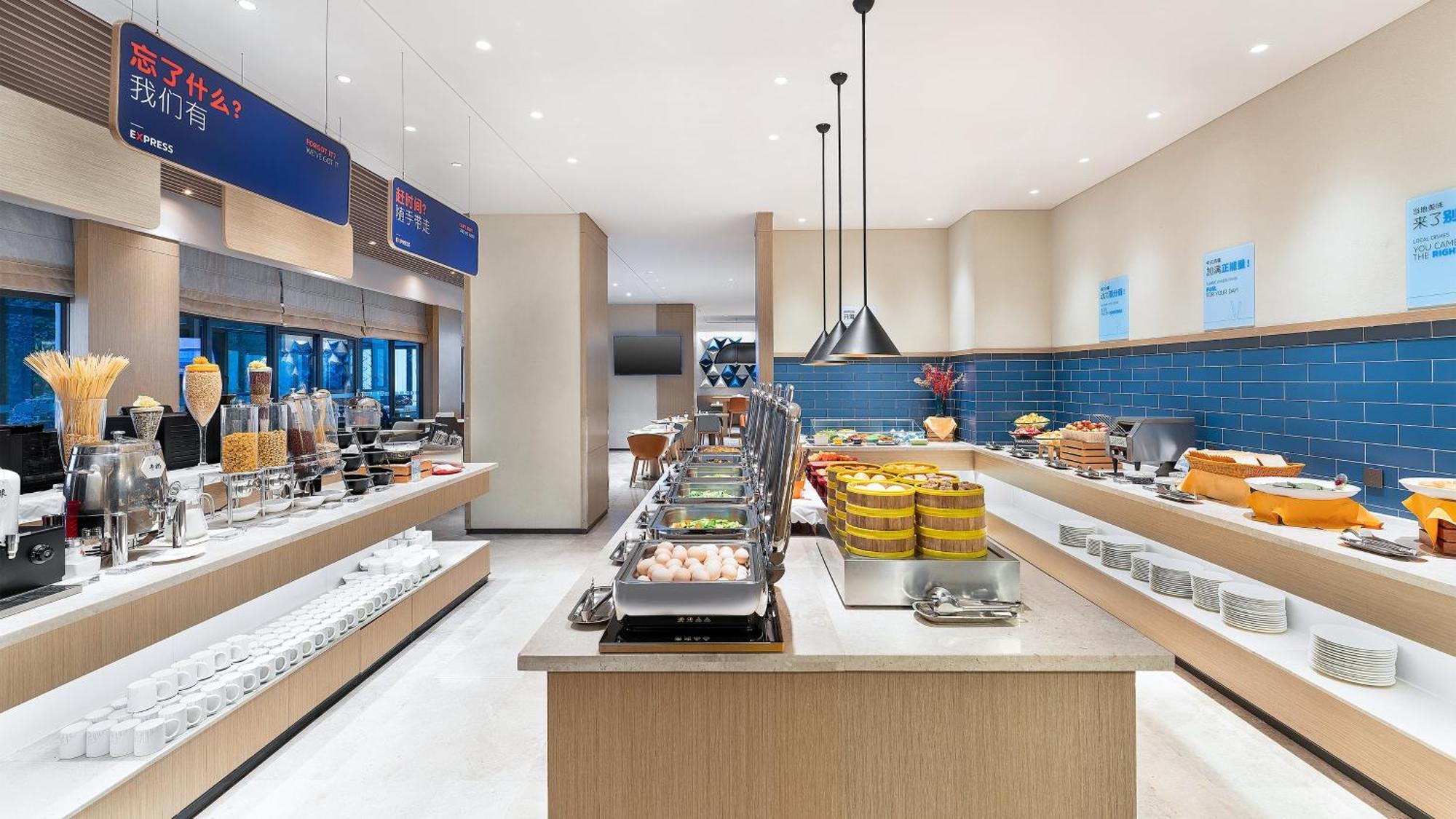Holiday Inn Express Kunming West By Ihg Exteriör bild