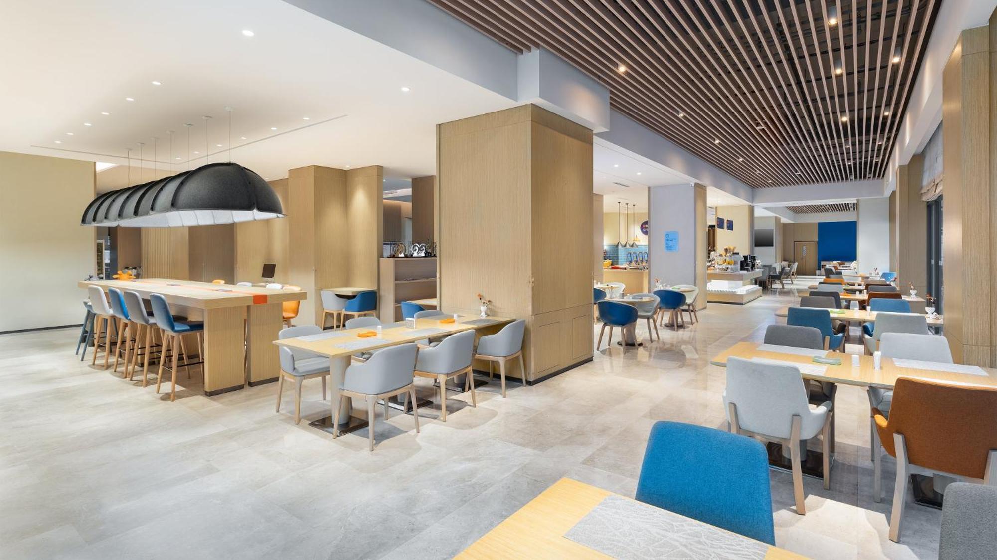 Holiday Inn Express Kunming West By Ihg Exteriör bild
